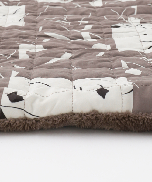 journal standard Furniture （ジャーナルスタンダードファニチャー）の「USB BLANKET LINEPATCH　洗える USB ブランケット（ブランケット・レディース・ベージュ/チャコールグレー・FREE）」の18枚目の写真