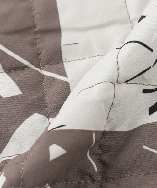 journal standard Furniture （ジャーナルスタンダードファニチャー）の「USB BLANKET LINEPATCH　洗える USB ブランケット（ブランケット・レディース・ベージュ/チャコールグレー・FREE）」の17枚目の写真