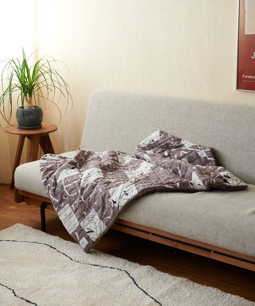 journal standard Furniture （ジャーナルスタンダードファニチャー）の「USB BLANKET LINEPATCH　洗える USB ブランケット（ブランケット・レディース・ベージュ/チャコールグレー・FREE）」の13枚目の写真