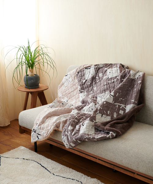 journal standard Furniture （ジャーナルスタンダードファニチャー）の「USB BLANKET LINEPATCH　洗える USB ブランケット（ブランケット・レディース・ベージュ/チャコールグレー・FREE）」の11枚目の写真