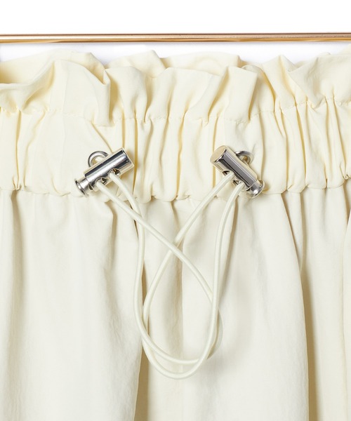 ROPE' PICNIC(ロペピクニック)の「サイドラインナイロンギャザースカート/撥水加工(スカート・レディース・チャコールグレー/キナリ・38)」の6枚目の写真