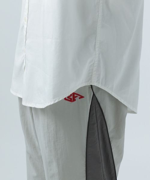 BAYFLOW（ベイフロー）の「ワンポイント刺繍レギュラー長袖シャツ（シャツ/ブラウス・メンズ・オレンジ/チャコールグレー/ホワイト/グリーン・MEDIUM/LARGE）」の8枚目の写真