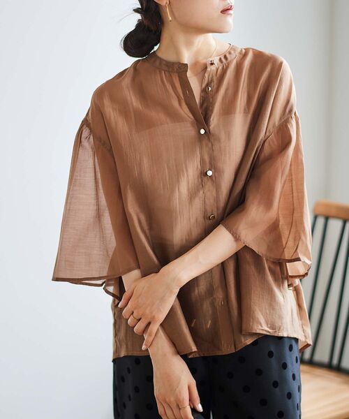 le.coeur blanc(ルクールブラン)の「シアーフレアスリーブ2WAYブラウス(シャツ/ブラウス・レディース・ブラック/グレイッシュベージュ/キャメル・38)」の3枚目の写真