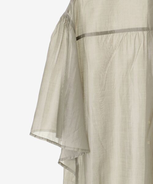 le.coeur blanc(ルクールブラン)の「シアーフレアスリーブ2WAYブラウス(シャツ/ブラウス・レディース・ブラック/グレイッシュベージュ/キャメル・38)」の4枚目の写真