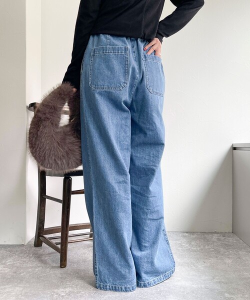 fredy emue（フレディエミュ）の「デニムイージーベイカーパンツ（デニムパンツ・レディース・ネイビー/ブルー・36/38）」の12枚目の写真