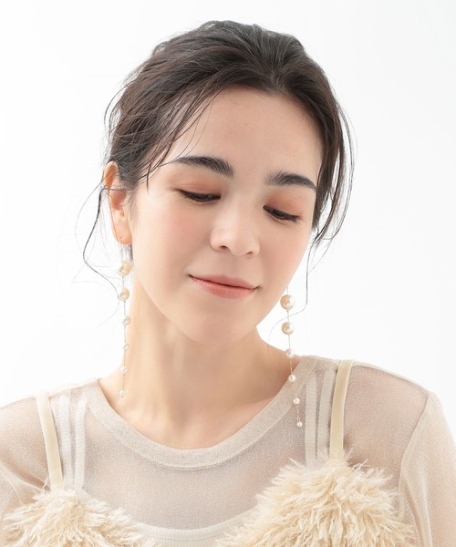 CALIN STANDARD(カリンスタンダード)の「◆◆金属アレルギー対応◆◆〈ecru〉 ロングパールピアス(ピアス(両耳用)・レディース・ゴールド・FREE)」の2枚目の写真