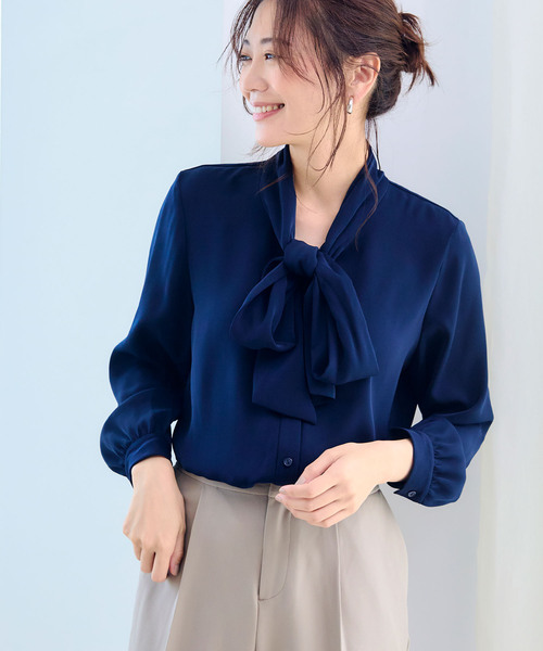 CROSS FUNCTION(クロスファンクション)の「《洗える》正解 リボンボウタイブラウス【CF/クロスファンクション】(シャツ/ブラウス・レディース・ネイビー/グレイッシュベージュ/オフホワイト・M/LL/L)」の13枚目の写真