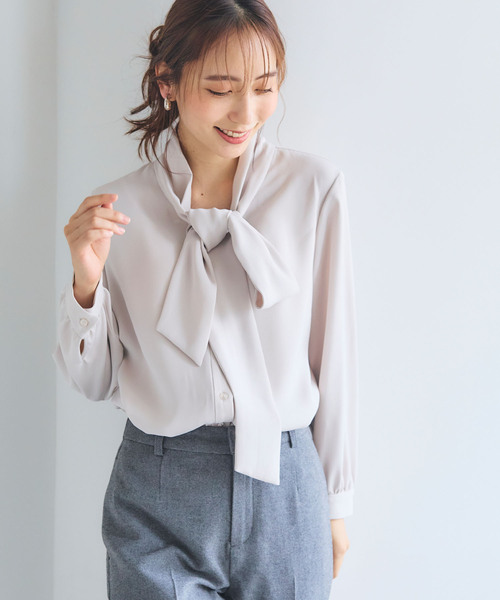 CROSS FUNCTION(クロスファンクション)の「《洗える》正解 リボンボウタイブラウス【CF/クロスファンクション】(シャツ/ブラウス・レディース・ネイビー/グレイッシュベージュ/オフホワイト・M/LL/L)」の18枚目の写真