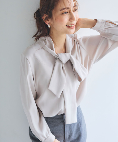 CROSS FUNCTION(クロスファンクション)の「《洗える》正解 リボンボウタイブラウス【CF/クロスファンクション】(シャツ/ブラウス・レディース・ネイビー/グレイッシュベージュ/オフホワイト・M/LL/L)」の19枚目の写真