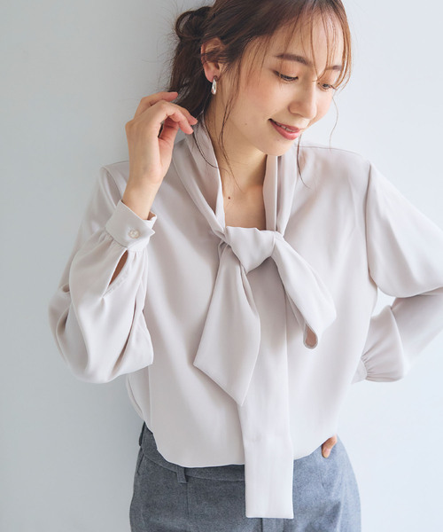 CROSS FUNCTION(クロスファンクション)の「《洗える》正解 リボンボウタイブラウス【CF/クロスファンクション】(シャツ/ブラウス・レディース・ネイビー/グレイッシュベージュ/オフホワイト・M/LL/L)」の20枚目の写真
