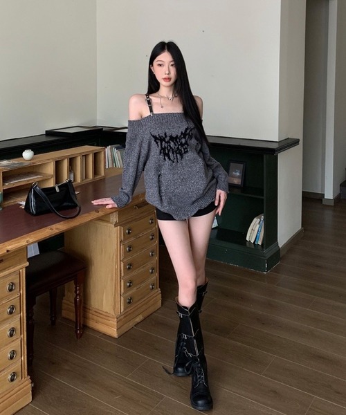 shopnikoniko(ショップニコニコ)の「バタフライ ベルトショルダー オフショルダメージニット(ニット/セーター・レディース・グレー/ベージュ/ブラウン・フリー)」の8枚目の写真