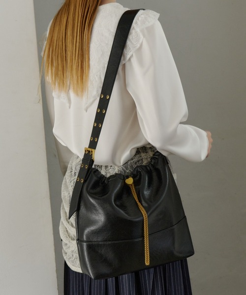 idem（イデム）の「heart charm shoulder bag / ハート金具バッグ（ショルダーバッグ・レディース・ブラウン/ブラック/グレイッシュベージュ・FREE）」の19枚目の写真