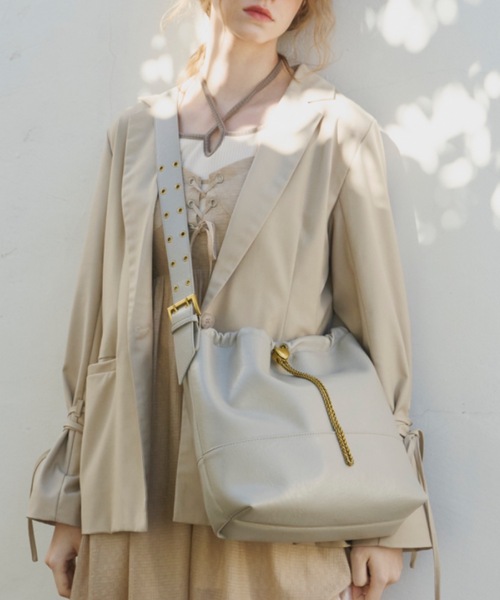 idem（イデム）の「heart charm shoulder bag / ハート金具バッグ（ショルダーバッグ・レディース・ブラウン/ブラック/グレイッシュベージュ・FREE）」の10枚目の写真