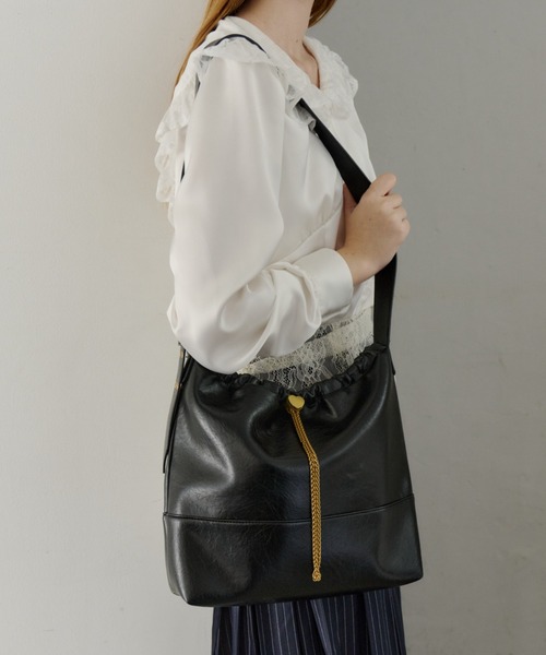 idem（イデム）の「heart charm shoulder bag / ハート金具バッグ（ショルダーバッグ・レディース・ブラウン/ブラック/グレイッシュベージュ・FREE）」の20枚目の写真