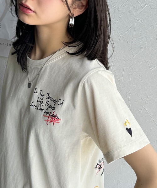 classicalelf（クラシカルエルフ）の「ぐるり360°どこからだって映えちゃう。オーガニックコットン100%らくがき風刺繍 無地＆ボーダー柄半袖Tシャツ（Tシャツ/カットソー・レディース・ホワイト×ブラック/アイボリー/ホワイト/チャコール・X-LARGE/SMALL/MEDIUM/LARGE）」の7枚目の写真