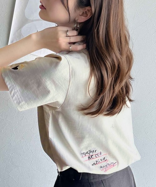 classicalelf（クラシカルエルフ）の「ぐるり360°どこからだって映えちゃう。オーガニックコットン100%らくがき風刺繍 無地＆ボーダー柄半袖Tシャツ（Tシャツ/カットソー・レディース・ホワイト×ブラック/アイボリー/ホワイト/チャコール・X-LARGE/SMALL/MEDIUM/LARGE）」の9枚目の写真