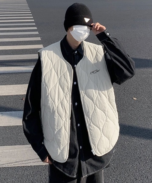 NOWLE（ノウル）の「【NOWLE】ワンポイントロゴ 刺繍 キルティング ベスト（ベスト・メンズ・オフホワイト/ブルー・MEDIUM/LARGE）」の4枚目の写真