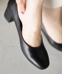 かかとがパカパカしにくい!スクエアトゥチャンキーヒールパンプス