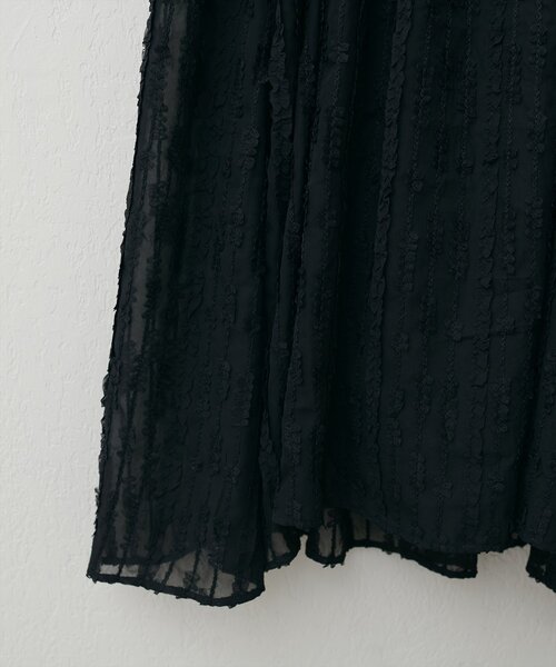 natural couture(ナチュラルクチュール)の「【WEB限定】シアージャガードキャミワンピース(ワンピース・レディース・ブラック/オフホワイト・FREE)」の21枚目の写真