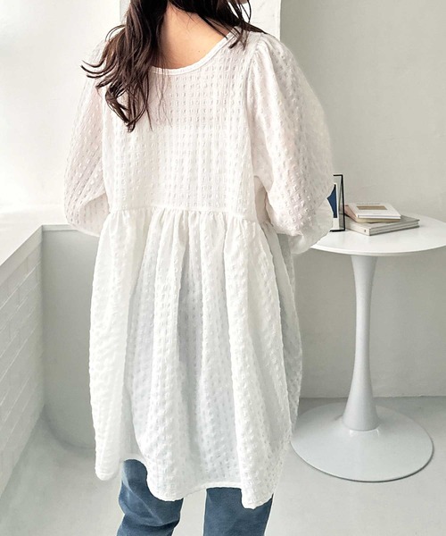 GeeRA（ジーラ）の「春のおでかけに♪前後2WAYリボンペプラムジャガードチュニックブラウス（シャツ/ブラウス・レディース・ブラック/ベージュ/オフホワイト/ブルー・LARGE/X-LARGE/MEDIUM）」の6枚目の写真