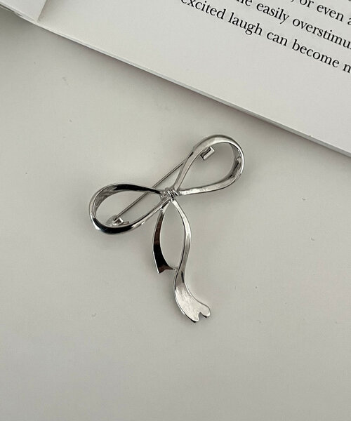 prose verse（プロズヴェール）の「リボンブローチ（ブローチ/コサージュ・レディース・ゴールド/シルバー・FREE）」の4枚目の写真