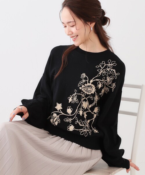 DRESKIP(ドレスキップ)の「【S-LL】大人のエレガントな着こなしに ラメ刺繍ニット(ニット/セーター・レディース・グレー/ダークブラウン/ライトブルー/ブラック・01/04/03/02)」の2枚目の写真