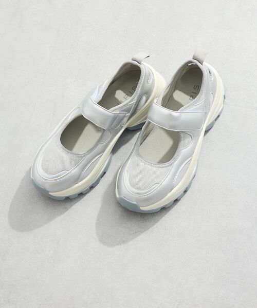 Green Parks(グリーンパークス)の「RUPIS. 厚底ベルトスニーカー(スニーカー・レディース・ブラック/アイボリー/シルバー・M/L/S/XL)」の1枚目の写真