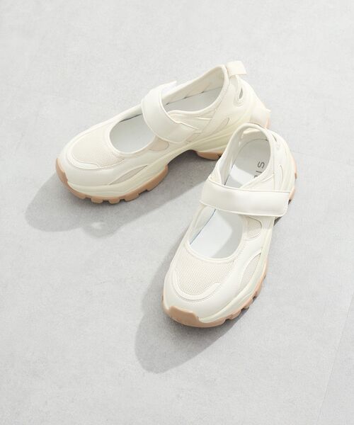 Green Parks(グリーンパークス)の「RUPIS. 厚底ベルトスニーカー(スニーカー・レディース・ブラック/アイボリー/シルバー・M/L/S/XL)」の2枚目の写真