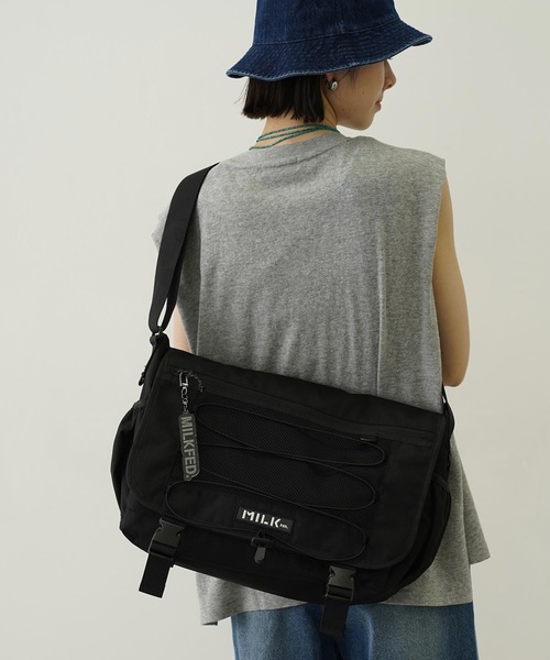 MILKFED.(ミルクフェド)の「DAILY MESSENGER BAG(メッセンジャーバッグ・レディース・レッド/ブラック・ONE SIZE)」の1枚目の写真