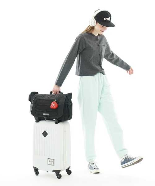 MILKFED.(ミルクフェド)の「DAILY MESSENGER BAG(メッセンジャーバッグ・レディース・レッド/ブラック・ONE SIZE)」の17枚目の写真