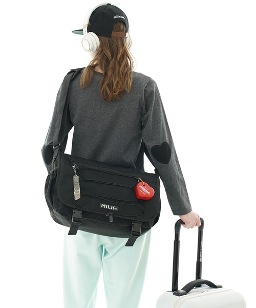 MILKFED.(ミルクフェド)の「DAILY MESSENGER BAG(メッセンジャーバッグ・レディース・レッド/ブラック・ONE SIZE)」の20枚目の写真