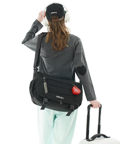 MILKFED.(ミルクフェド)の「DAILY MESSENGER BAG(メッセンジャーバッグ・レディース・レッド/ブラック・ONE SIZE)」の21枚目の写真