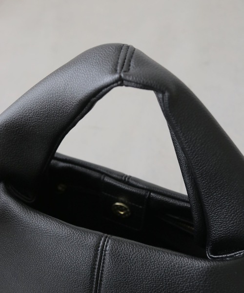 CLEIO（クレイオ）の「【CLEIO】マシュマロタックバッグ MARSHMALLOW TUCK BAG/737-13661（ショルダーバッグ・レディース・ブラック/グレイッシュベージュ/ライトブラウン・FREE）」の4枚目の写真
