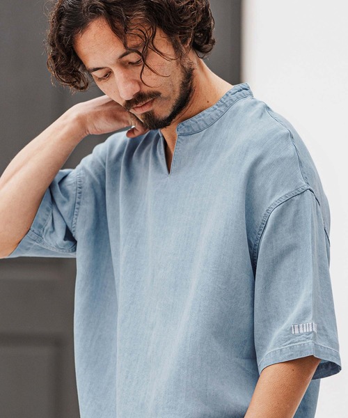 felkod(フィルコッド)の「mhs2315- Chambray V Neck Half Sleeve Shirts 5分袖シャツ(シャツ/ブラウス・メンズ・インディゴブルー/ライトブルー・L/M/S)」の2枚目の写真