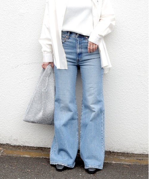 Levi's（リーバイス）の「Levi's(リーバイス)「RIB CAGE」フレア（デニムパンツ・レディース・ライトインディゴブルー・24inch/25inch/26inch/27inch）」の2枚目の写真