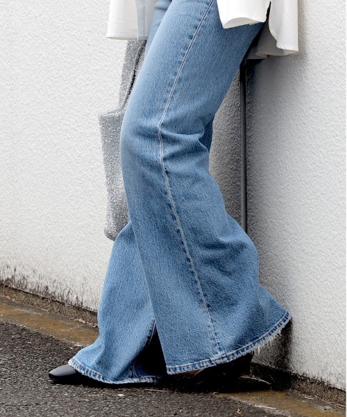 Levi's（リーバイス）の「Levi's(リーバイス)「RIB CAGE」フレア（デニムパンツ・レディース・ライトインディゴブルー・24inch/25inch/26inch/27inch）」の5枚目の写真