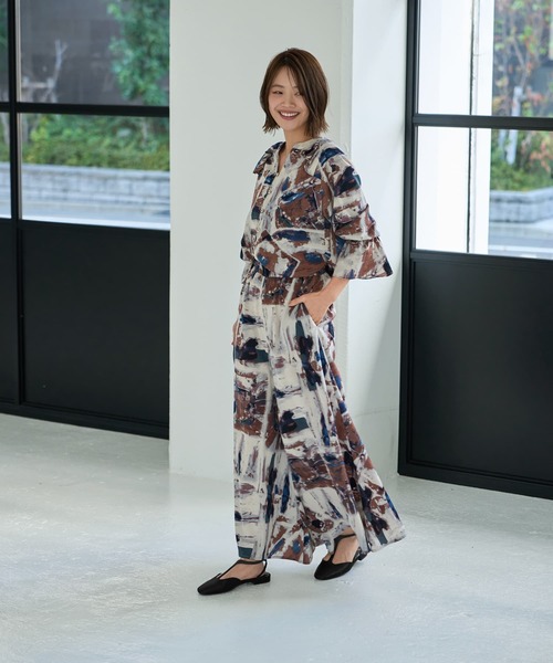 STYLE DELI（スタイルデリ）の「アート柄フレアワイドパンツ（その他パンツ・レディース・ブルー/カーキ・MEDIUM/SMALL）」の6枚目の写真