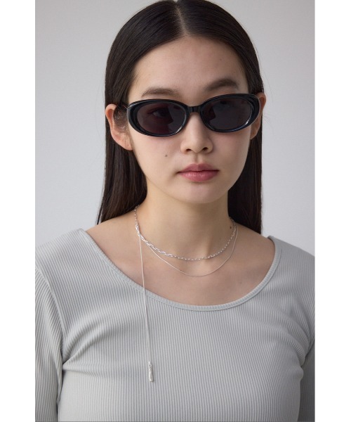 AZUL by moussy（アズールバイマウジー）の「スリムオーバルアイウェア（サングラス・レディース・ブラック/クリア・FREE）」の18枚目の写真