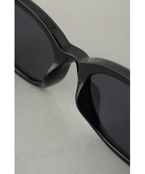 AZUL by moussy（アズールバイマウジー）の「スリムオーバルアイウェア（サングラス・レディース・ブラック/クリア・FREE）」の13枚目の写真