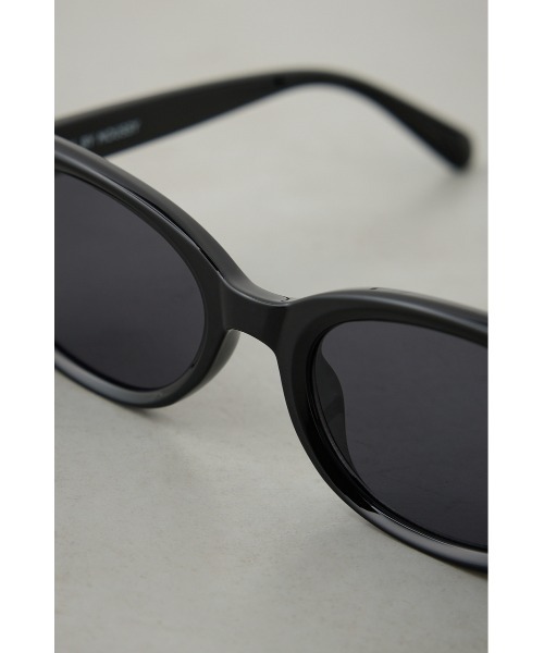 AZUL by moussy（アズールバイマウジー）の「スリムオーバルアイウェア（サングラス・レディース・ブラック/クリア・FREE）」の11枚目の写真