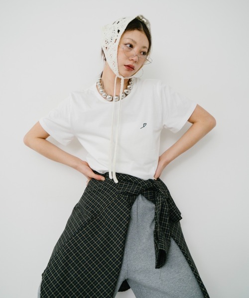 HANNE(アン)の「【Mikako collaboration】ミニハートエンブロイダリーTEE(Tシャツ/カットソー・レディース・グレー系1/ホワイト系1/ホワイト系2/グレー系2・SMALL/MEDIUM)」の22枚目の写真