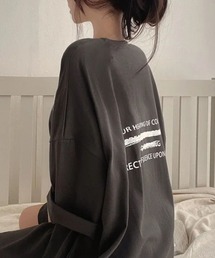 存在感のあるバックプリントが映える！こなれ感たっぷりのオーバーサイズTシャツ