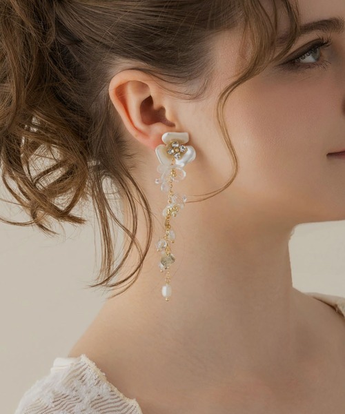 LA MUe(ラミュー)の「【LA MUE】パールフラワー×ビーズロングピアス(ピアス(両耳用)・レディース・シルバー/ゴールド・FREE)」の8枚目の写真