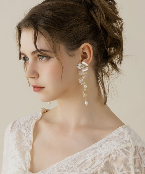 LA MUe(ラミュー)の「【LA MUE】パールフラワー×ビーズロングピアス(ピアス(両耳用)・レディース・シルバー/ゴールド・FREE)」の11枚目の写真