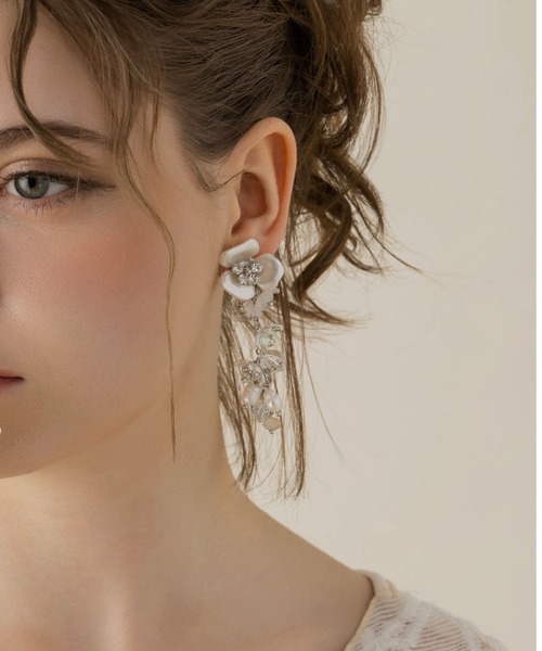 LA MUe(ラミュー)の「【LA MUE】パールフラワー×ビーズロングピアス(ピアス(両耳用)・レディース・シルバー/ゴールド・FREE)」の13枚目の写真