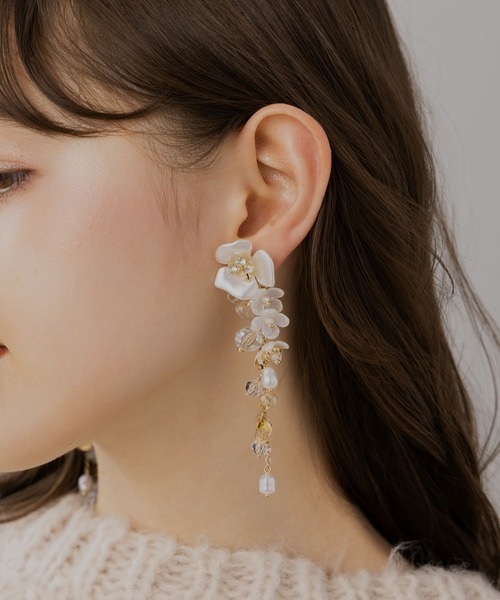 LA MUe(ラミュー)の「【LA MUE】パールフラワー×ビーズロングピアス(ピアス(両耳用)・レディース・シルバー/ゴールド・FREE)」の19枚目の写真