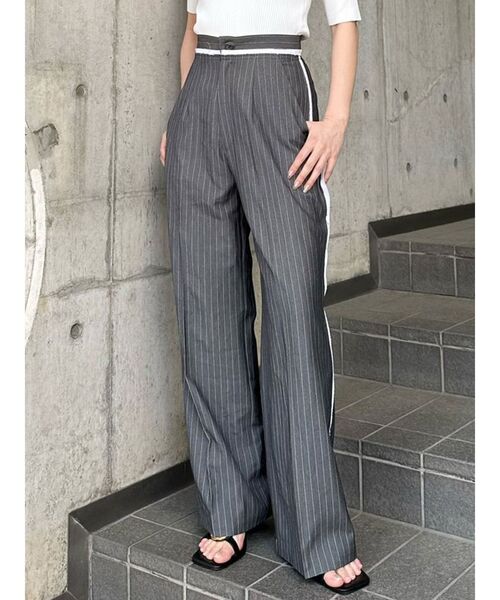 MURUA(ムルーア)の「カットオフストレートパンツ(その他パンツ・レディース・その他1/ブラック/カーキ・1/2)」の4枚目の写真