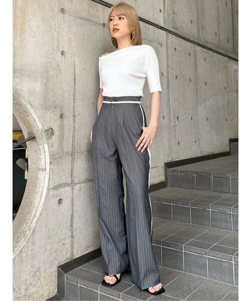 MURUA(ムルーア)の「カットオフストレートパンツ(その他パンツ・レディース・その他1/ブラック/カーキ・1/2)」の14枚目の写真