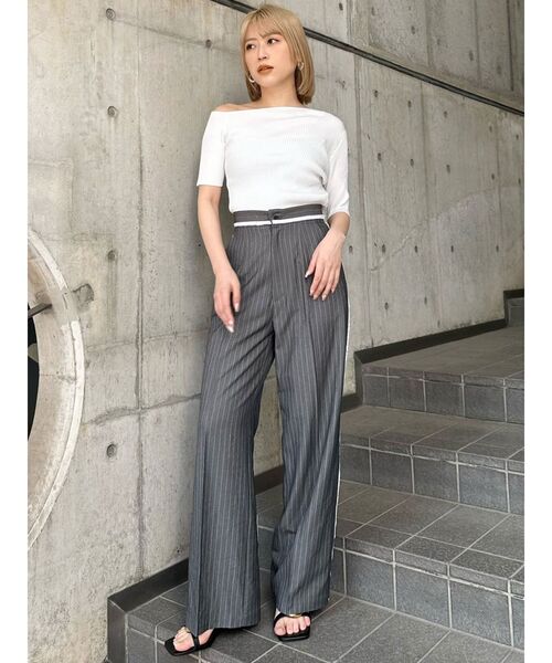 MURUA(ムルーア)の「カットオフストレートパンツ(その他パンツ・レディース・その他1/ブラック/カーキ・1/2)」の15枚目の写真