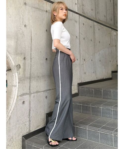 MURUA(ムルーア)の「カットオフストレートパンツ(その他パンツ・レディース・その他1/ブラック/カーキ・1/2)」の16枚目の写真